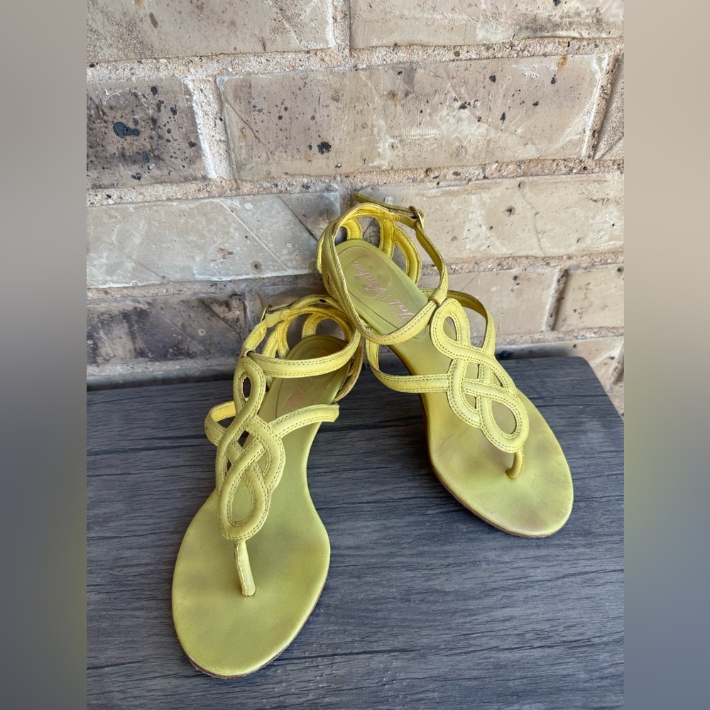 Ted Baker Yellow Leather Strappy Thong Wedge Sandals Sz 7.5